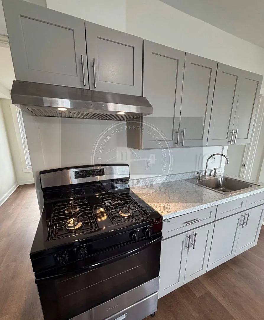 2 bed, 1.0 bath, $1,350 — Photo 3