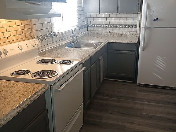 5th image of 3607 S Elm Eugene St Trailer 126