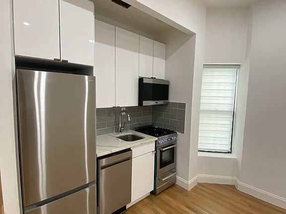 2nd image of 218 E 81st St #1FE