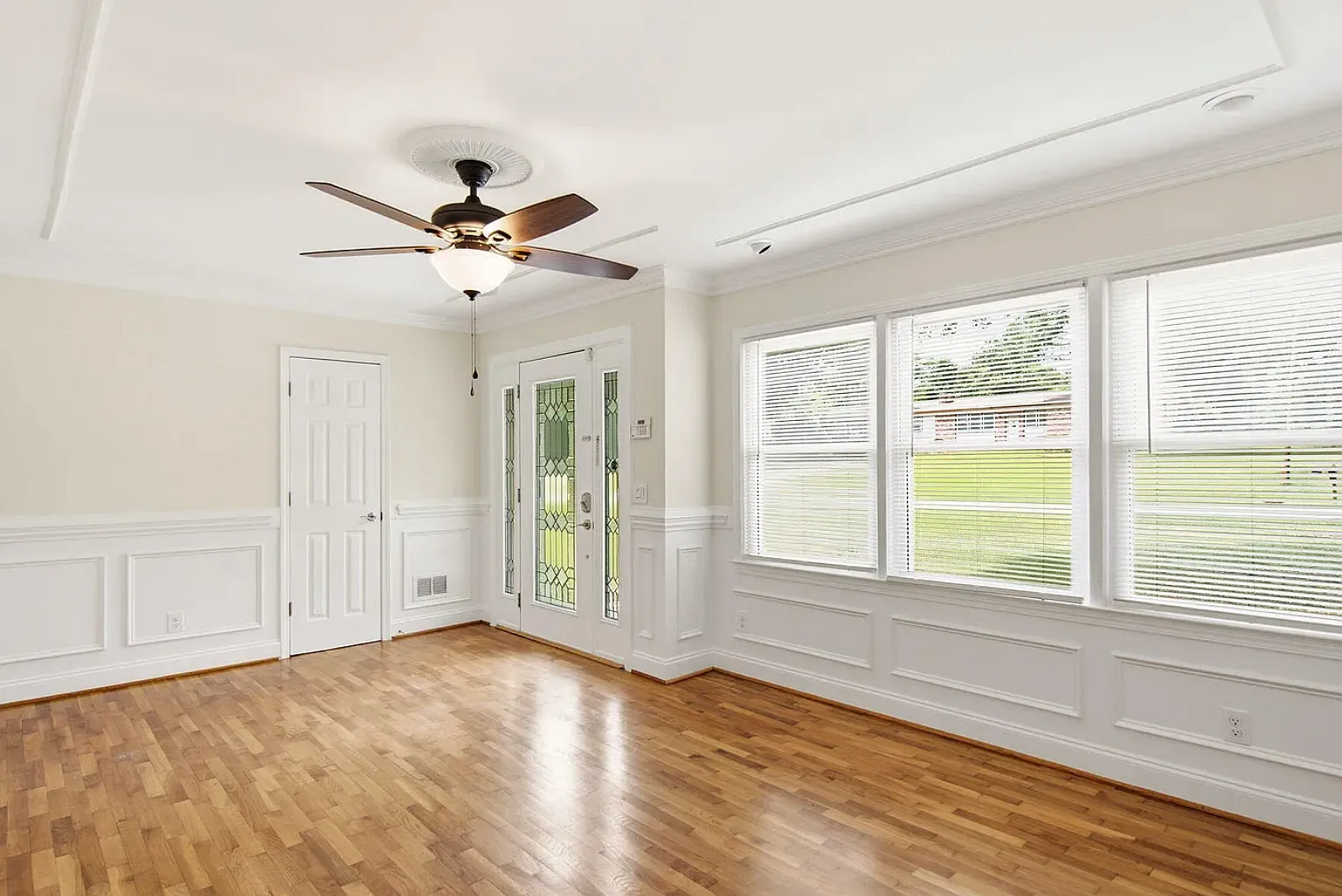 3 bed, 1250 sqft, $2,650 — Photo 2