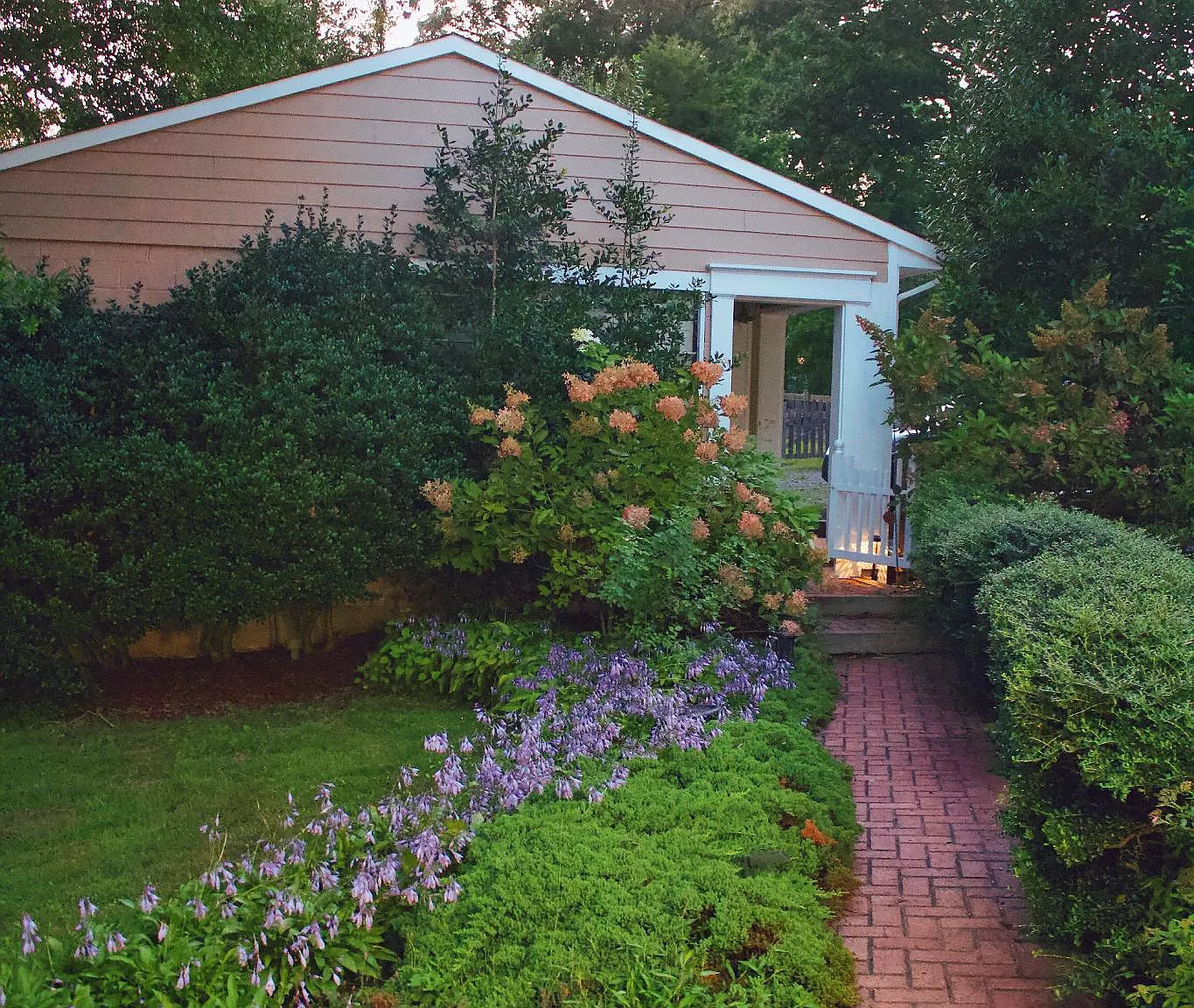 4 bed, 3.5 bath, 2335 sqft, $5,750 — Photo 3