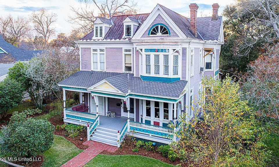 1st image of 200 Saint Charles Ave