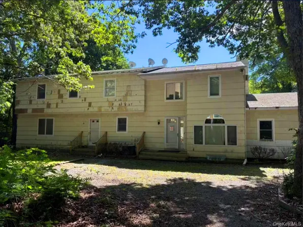 8 Hidden Path, Quogue, NY 11959