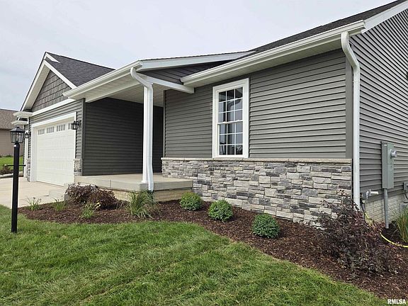 3rd image of 123 Park View Dr