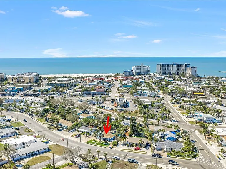 6892 Gulf Winds Dr #2 — Photo 32