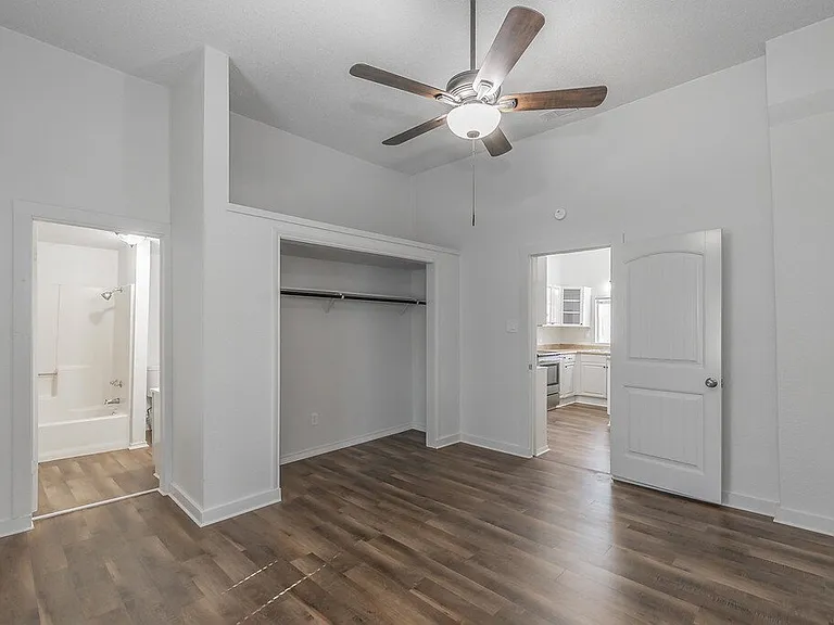 505 N Lamar St — Photo 23
