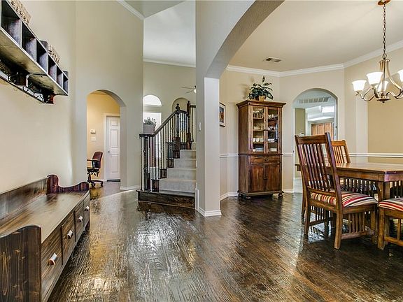 5th image of 2401 Wells Ln