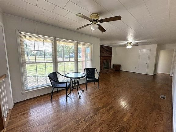 2nd image of 1105 Pinhook Dr