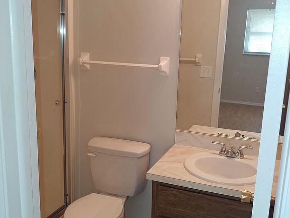 4th image of 607 SE Santa Barbara Pl
