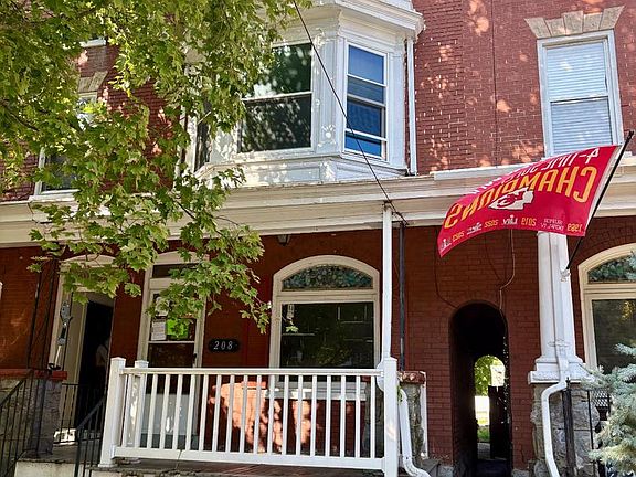 2nd image of 208 Ruby St