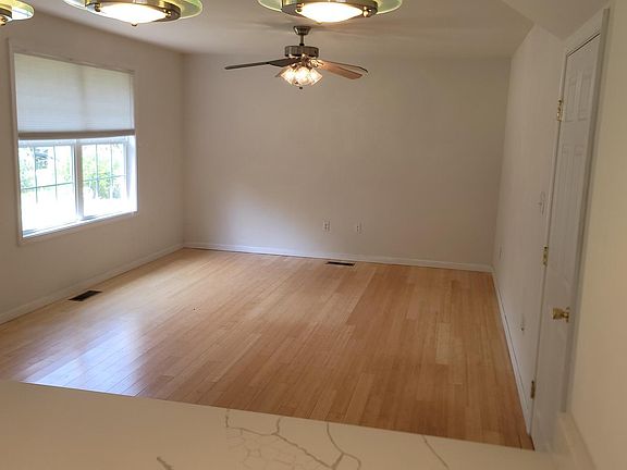 4th image of 7145 Tilghman Dr