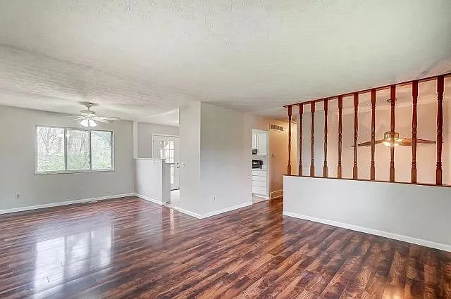 7807 Heatherglen Dr — Photo 3