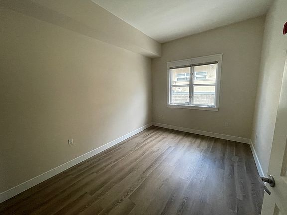 5th image of 1941 Pearl St Unit 202