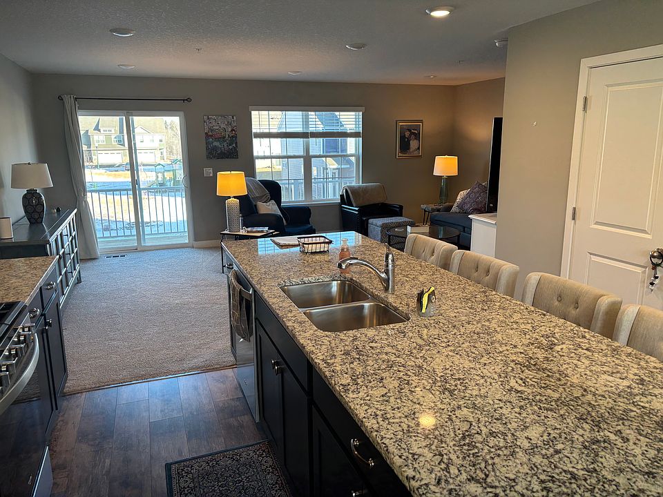 Beautiful granite counter tops in the spacious kitchen