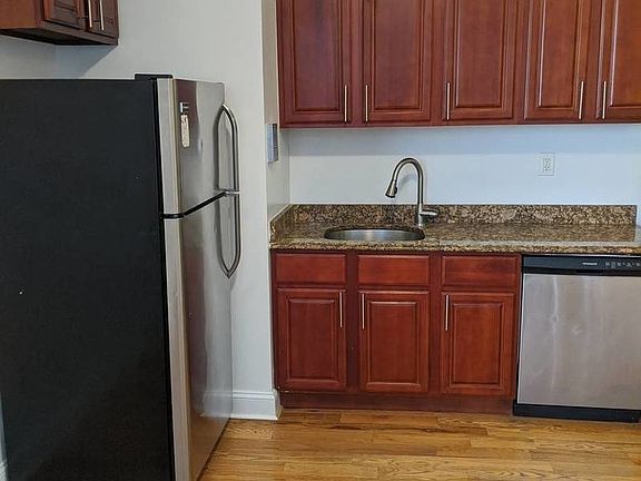 3rd image of 728 W 181st St #4