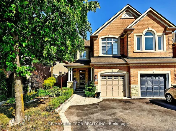 100 Kingsbridge Cir, Vaughan, ON L4J 8N7