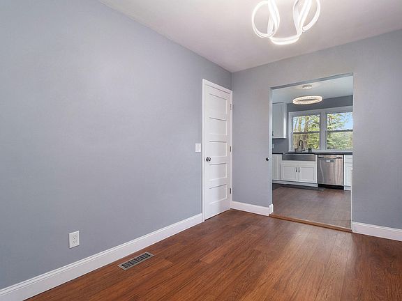 5th image of 9036 S Westnedge Ave