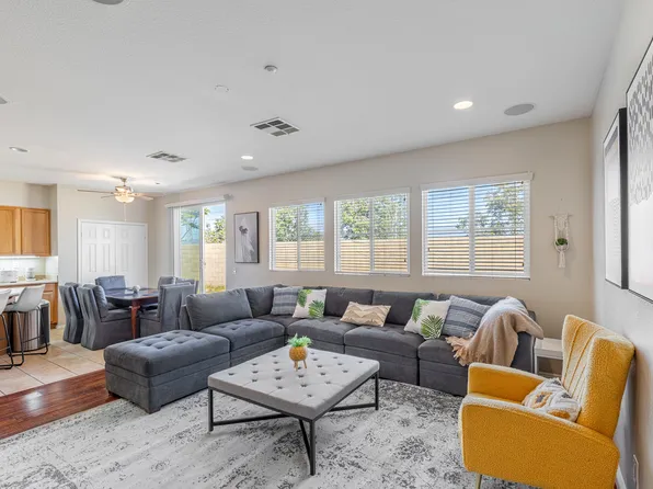 16526 Braeburn Ln, Fontana, CA 92337