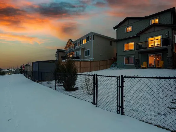 299 NE Hillcrest Hts SW, Airdrie, AB T4B 3Z2