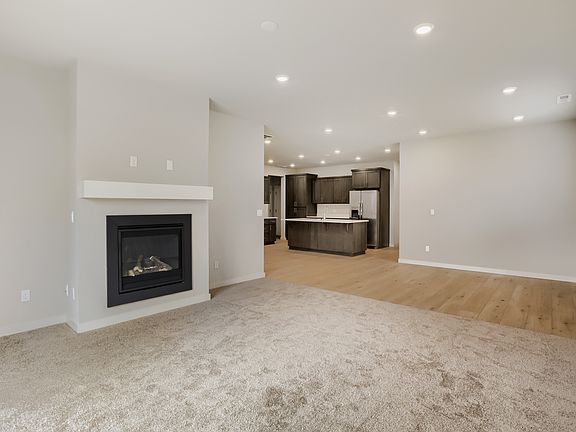 51096 SW Klompen Street Print Quality 004 04 Living Room