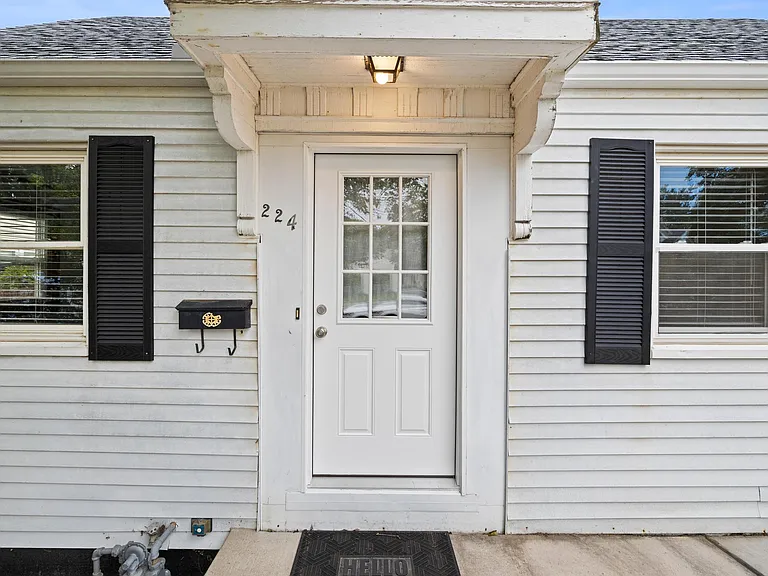 224 N Illinois Ave — Photo 8