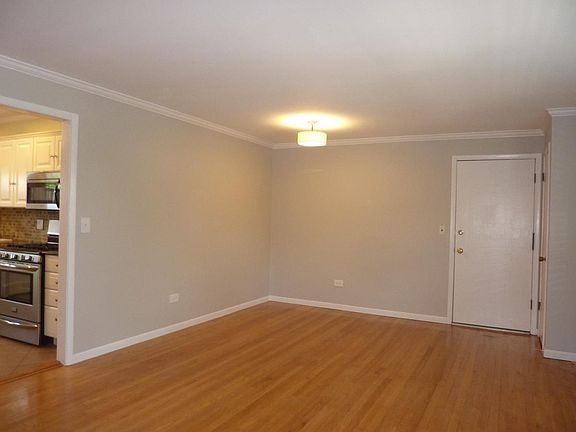 3rd image of 906 W Saint James St #2