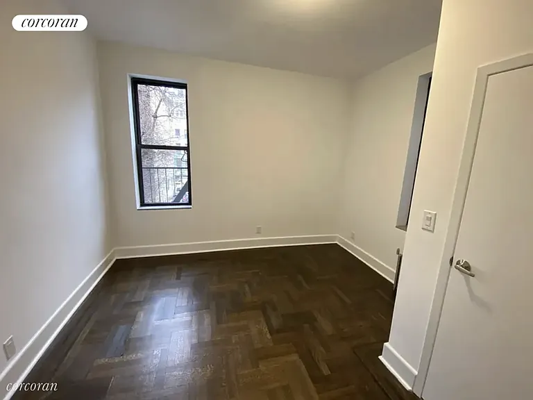 322 W 47th St #2R — Photo 6