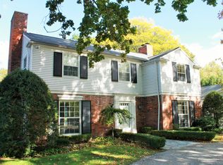 350 Moross Rd, Grosse Pointe Farms, MI 48236
