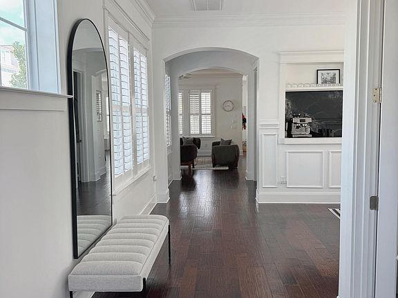 3rd image of 2519 Gatewood St
