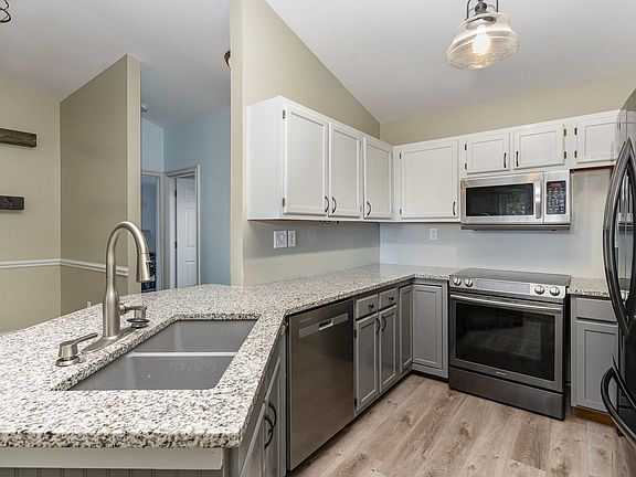 3rd image of 101 Ashley Ct