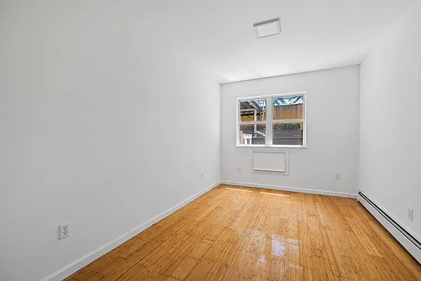 Rented by Safdie Realty Group | media 12