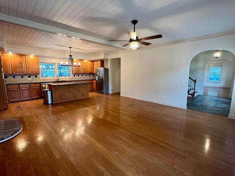 1302 Honeywood Pl — Photo 8