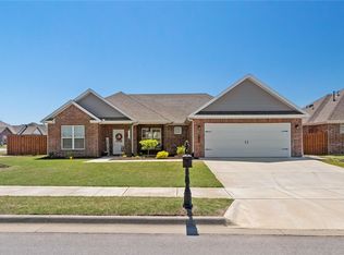 1801 Seabolt St, Pea Ridge, AR 72751