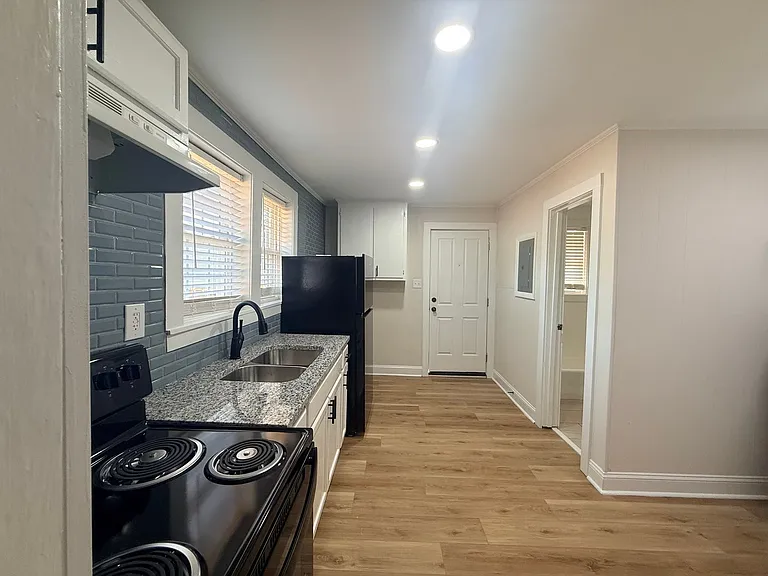 534 Manchester St SE — Photo 7