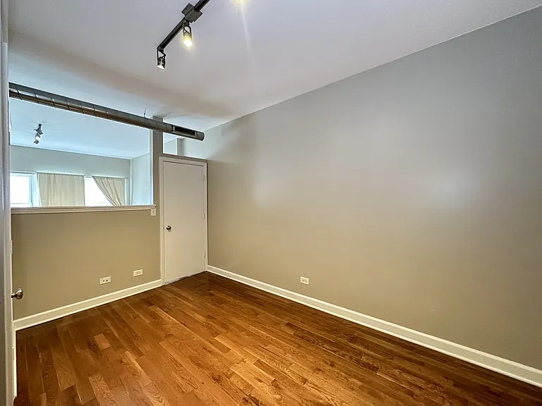 674 N Orleans St #3 — Photo 15
