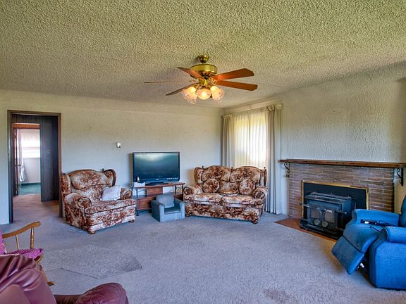 4th image of 9519 Vickery Ave E