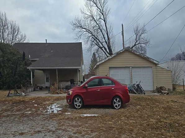 125 W Pacific Dr, Elm Creek, NE 68836