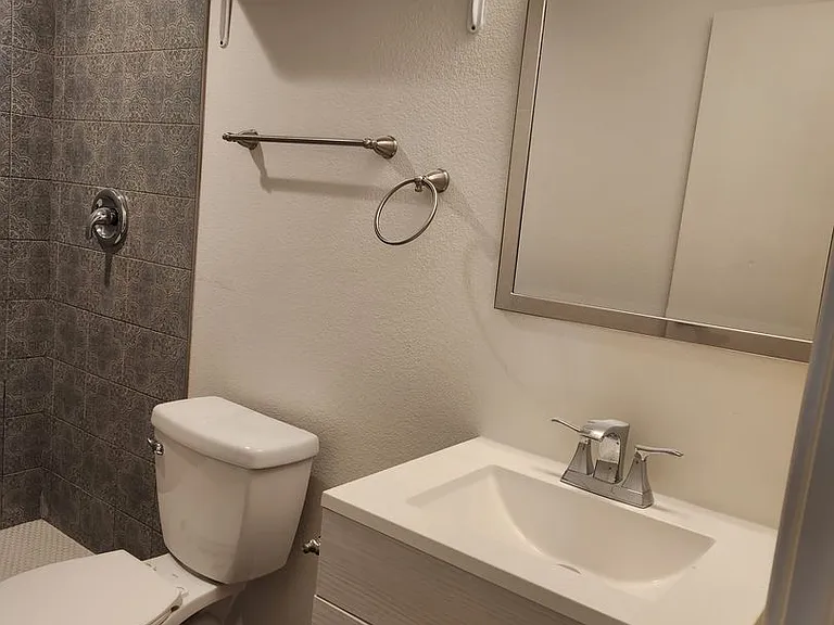 529 Stewart St — Photo 13