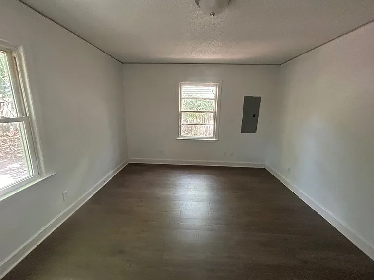 823 S Kilbourne Rd — Photo 9