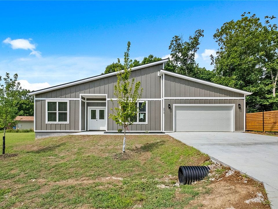 1st image of 273 Stoneykirk Dr