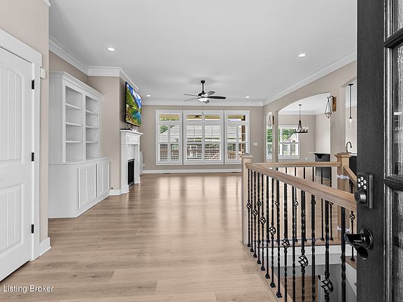 5th image of 10424 Martinside Dr