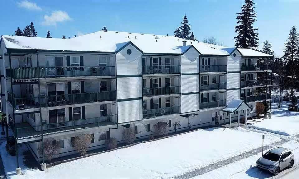 1st image of 777 W 48th St #201