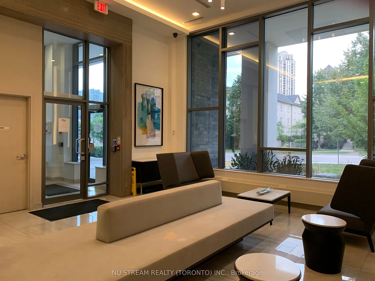 28 Avondale Ave — Photo 3
