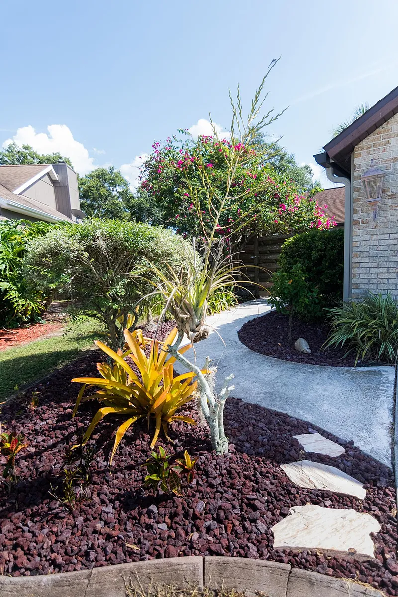 Walkway to the private fenced in courtyard and apartment - 4704 Country Oaks Blvd