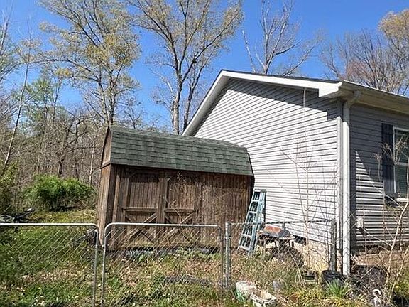 3rd image of 526 Jimmy Creek Rd