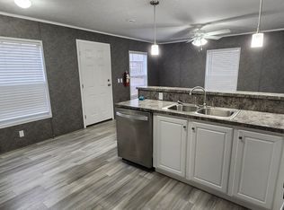 1301 Devils Glen Rd #28, Bettendorf, IA 52722