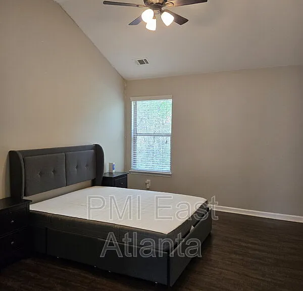 422 Live Oak Pass — Photo 16