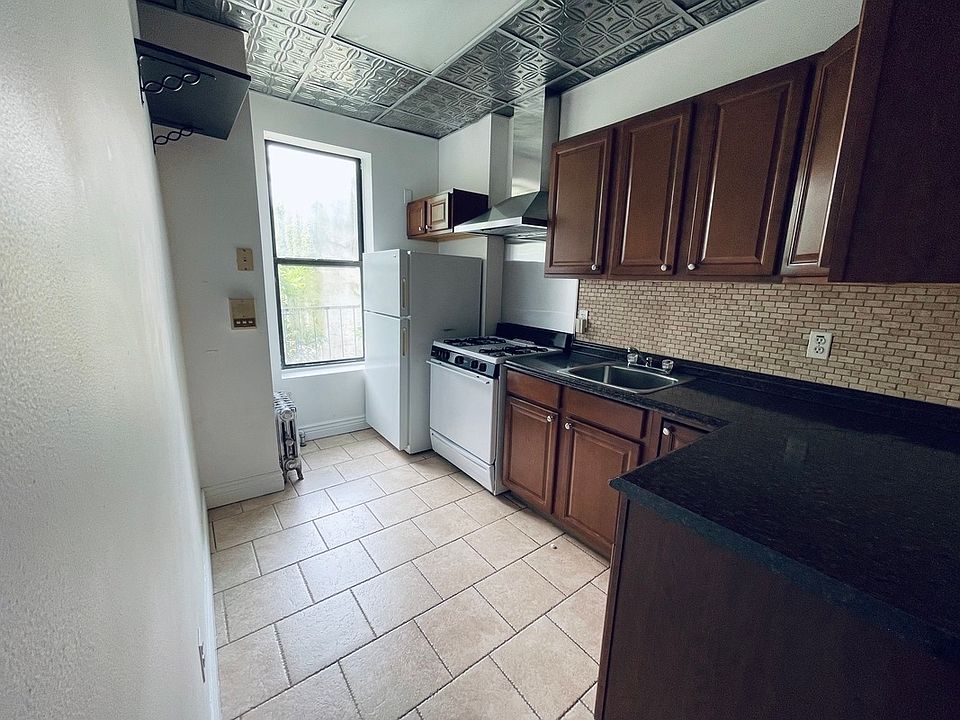 1st image of 238 7th Ave #1F