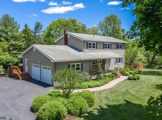 2 Sheridan Rd, Lebanon, NJ 08833