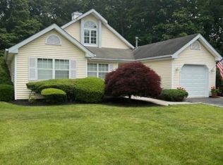 23 Saddlebrook Ct, Middle Island, NY 11953